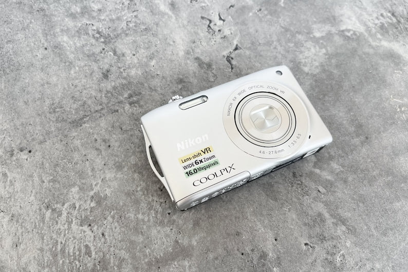Nikon Coolpix S3300: Silver 16MP Digital Camera
